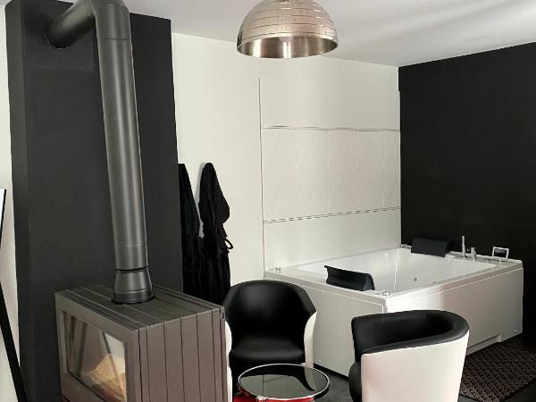 Salon Boyer : photo 10 de la chambre suite avec jacuzzi