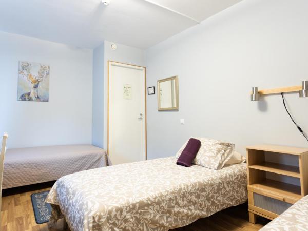 Bed&Breakfast Tuure : photo 3 de la chambre chambre triple avec salle de bains commune
