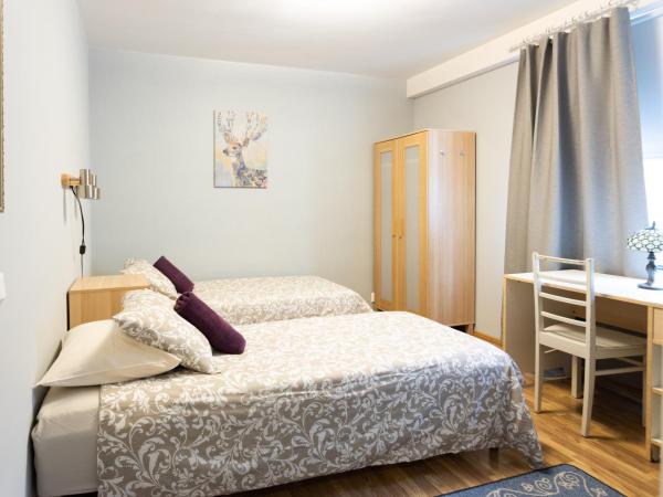 Bed&Breakfast Tuure : photo 4 de la chambre chambre triple avec salle de bains commune