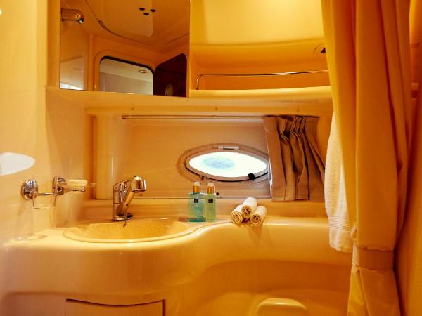 Porto Private Yacht- Accommodation Douro River : photo 2 de la chambre mobile home