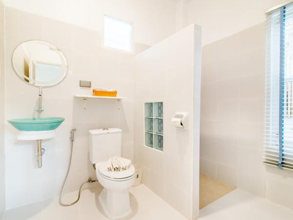 Baan KangMung Hua Hin On The Beach : photo 4 de la chambre chambre lit king-size avec baignoire spa