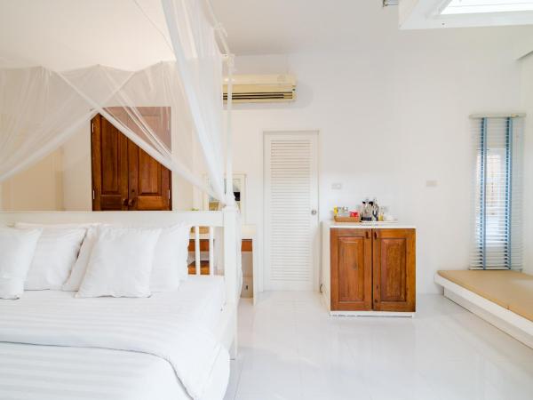 Baan KangMung Hua Hin On The Beach : photo 5 de la chambre chambre lit king-size avec baignoire spa