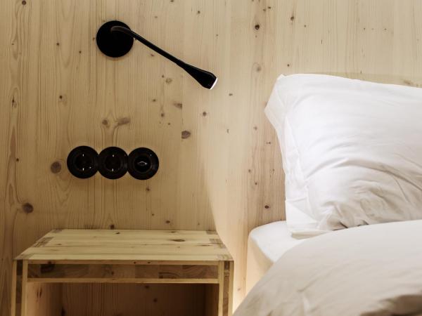 Zero Box Lodge Porto : photo 5 de la chambre hébergement double box