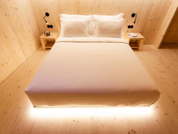 Zero Box Lodge Porto : photo 6 de la chambre hébergement lit queen-size deluxe box