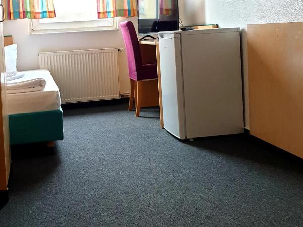 Hotel-Pension ODIN : photo 7 de la chambre chambre simple avec salle de bains commune