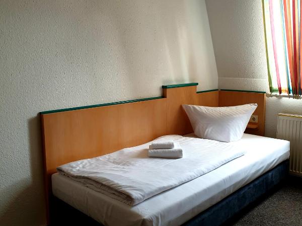 Hotel-Pension ODIN : photo 4 de la chambre chambre simple avec salle de bains commune