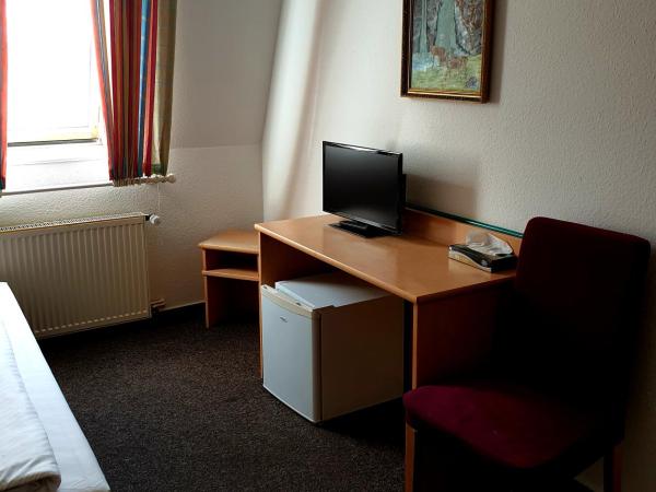 Hotel-Pension ODIN : photo 3 de la chambre chambre simple avec salle de bains commune