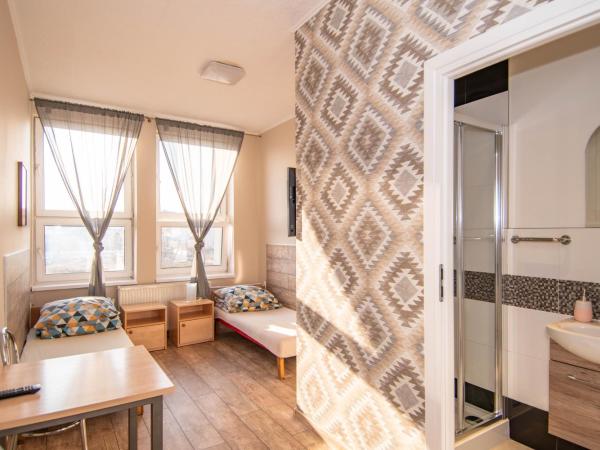 Noclegi Elan : photo 1 de la chambre chambre double avec salle de bains privative