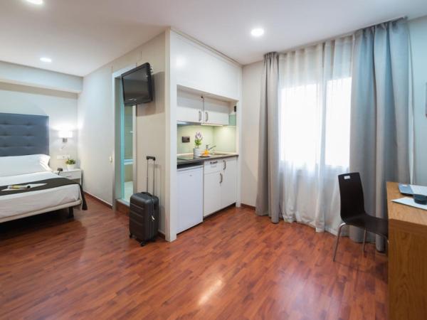 Aparthotel Senator Barcelona : photo 5 de la chambre double room with kitchen - ground floor 