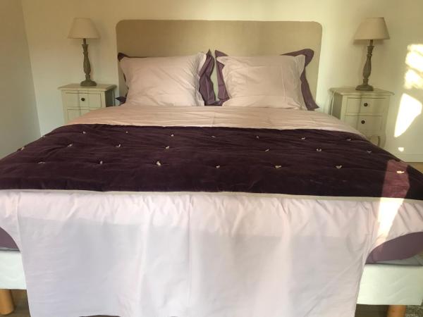 MAS DE LA FADETO : photo 2 de la chambre chambre double avec terrasse - vue sur montagne