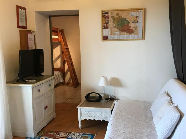 Chambres d'Hôtes et Gîtes Le Mas Mellou : photo 8 de la chambre studio familial