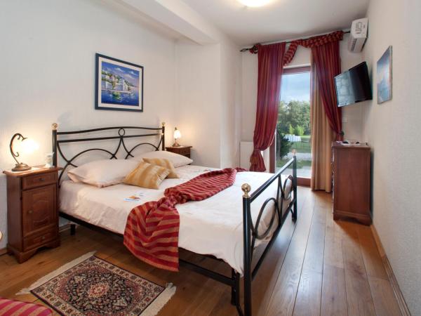 Villa Castello Rausch : photo 4 de la chambre chambre double avec patio