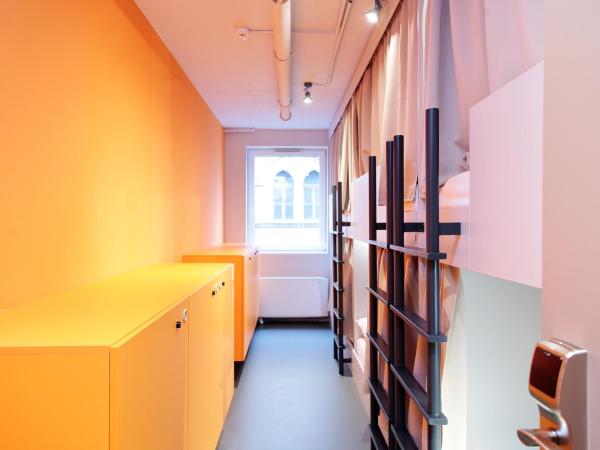 Maverick Urban Lodge : photo 1 de la chambre lit dans dortoir mixte de 6 lits