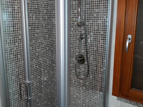 B&B Il Brigante : photo 4 de la chambre chambre double avec salle de bains privative