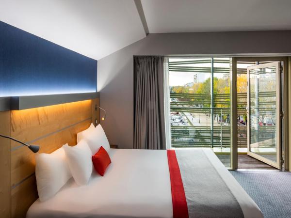 Holiday Inn Express Paris-Canal De La Villette, an IHG Hotel : photo 3 de la chambre suite deluxe - vue sur port de plaisance