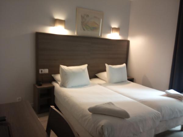 Hotel du Globe 18 : photo 4 de la chambre chambre lits jumeaux