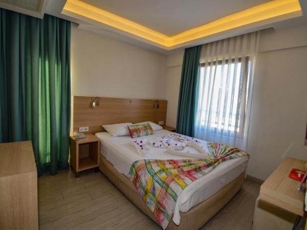 City Hotel Marmaris : photo 1 de la chambre chambre double standard - vue sur piscine