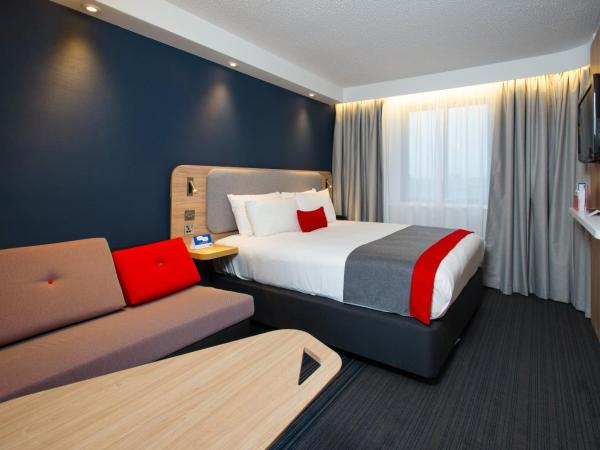 Holiday Inn Express Edinburgh - Leith Waterfront, an IHG Hotel : photo 2 de la chambre chambre double avec canapé-lit