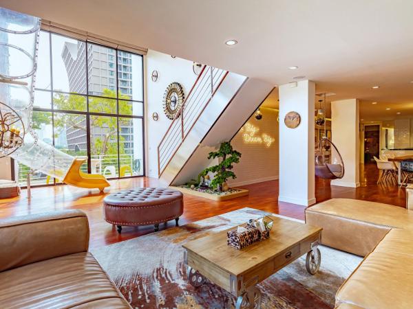 Benviar Tonson Residence : photo 3 de la chambre embassy suite six bedroom duplex