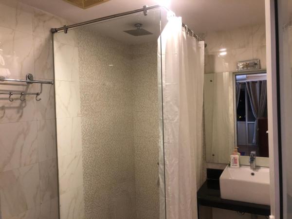 Hotel Guru : photo 3 de la chambre chambre familiale - vue sur montagne