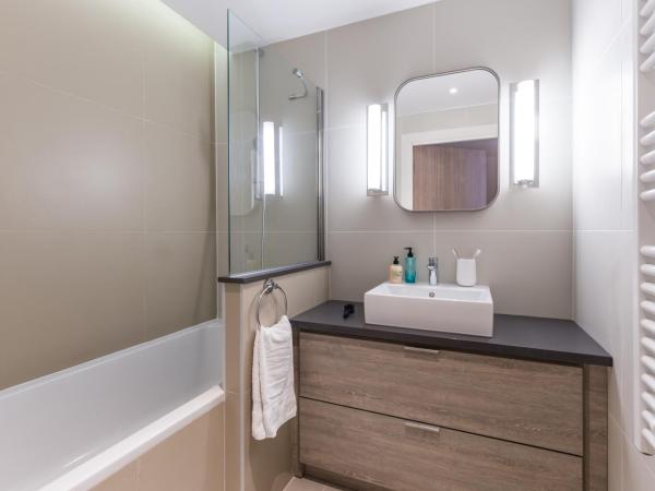 Résidence Pierre & Vacances Premium Presqu'Ile de la Touques : photo 3 de la chambre appartement 2 chambres avec terrasse ou balcon (6 personnes) - bâtiments de la capitainerie