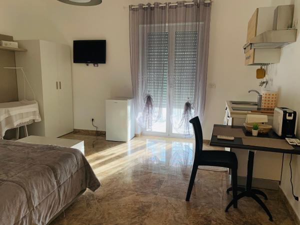 Esperanto B&B : photo 4 de la chambre chambre double avec balcon (2 adultes + 1 enfant)