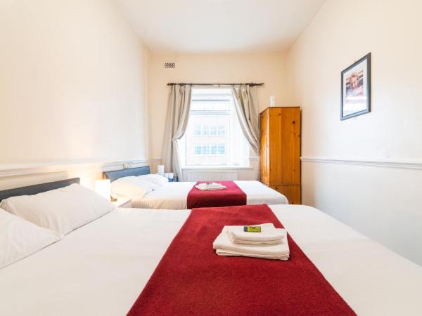 Old Trafford Stadium Hotel : photo 7 de la chambre chambre quadruple confort avec salle de bains privative