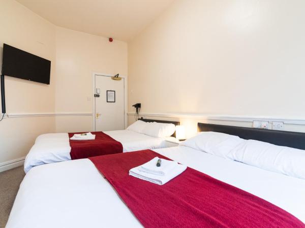 Old Trafford Stadium Hotel : photo 4 de la chambre chambre quadruple confort avec salle de bains privative
