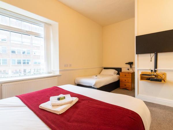 Old Trafford Stadium Hotel : photo 8 de la chambre chambre triple deluxe avec salle de bains privative