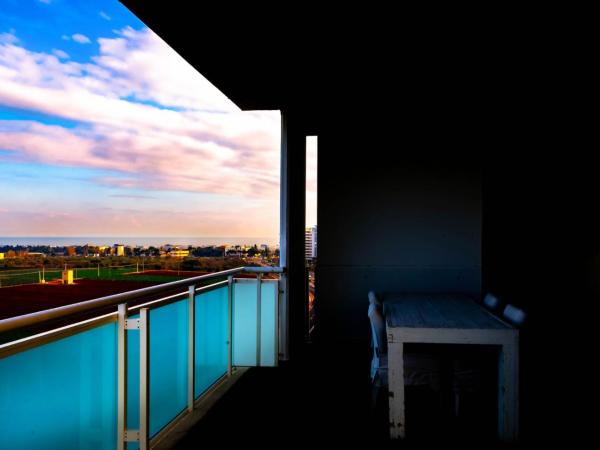 B&B AIRPORT BARI DELUXE28 : photo 10 de la chambre chambre double deluxe avec balcon - vue sur mer