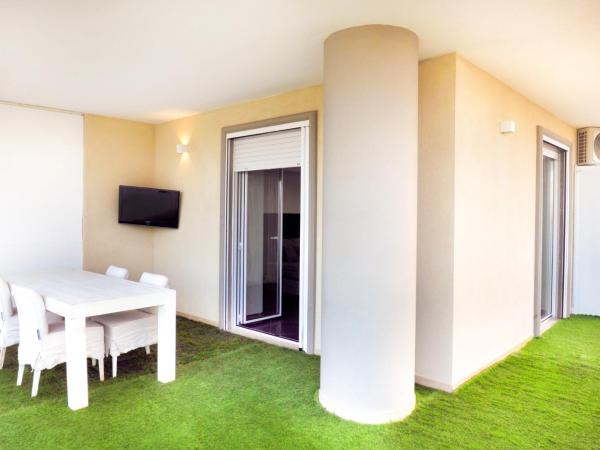 B&B AIRPORT BARI DELUXE28 : photo 9 de la chambre chambre double deluxe avec balcon - vue sur mer