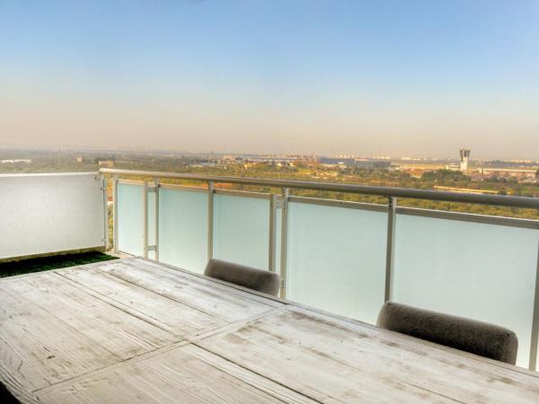 B&B AIRPORT BARI DELUXE28 : photo 8 de la chambre chambre double deluxe avec balcon - vue sur mer