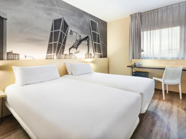 B&B HOTEL Madrid Aeropuerto T1 T2 T3 : photo 4 de la chambre chambre lits jumeaux