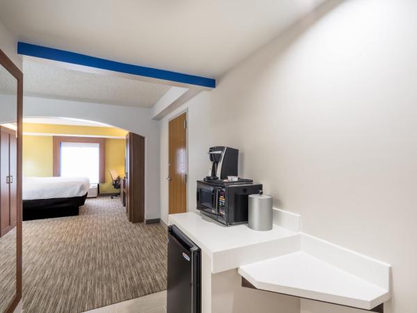 Holiday Inn Express Hotel & Suites Louisville East, an IHG Hotel : photo 2 de la chambre chambre lit king-size standard avec baignoire accessible aux personnes à mobilité réduite