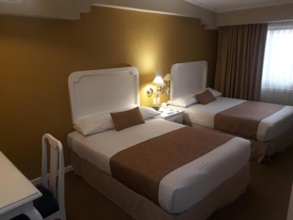Country Plaza : photo 6 de la chambre chambre double avec 2 lits doubles