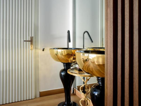 Nefeles Luxury Suites : photo 9 de la chambre villa lune de miel avec jacuzzi - vue sur caldeira
