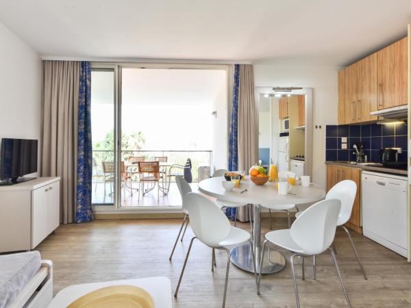 Résidence Pierre & Vacances Premium Port Prestige : photo 2 de la chambre appartement 1 chambre avec alcôve, climatisation et terrasse (6 personnes)