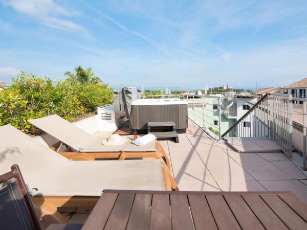 Résidence Pierre & Vacances Premium Port Prestige : photo 2 de la chambre appartement 1 chambre avec baignoire spa, climatisation et terrasse (4 personnes) - vue sur port