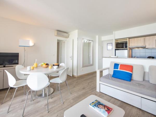 Résidence Pierre & Vacances Premium Port Prestige : photo 5 de la chambre appartement 1 chambre avec baignoire spa, climatisation et terrasse (6 personnes) - vue sur port
