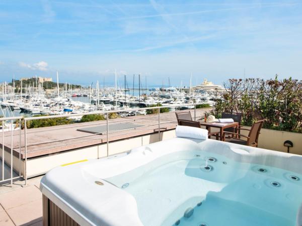Résidence Pierre & Vacances Premium Port Prestige : photo 9 de la chambre appartement 1 chambre avec baignoire spa, climatisation et terrasse (6 personnes) - vue sur port