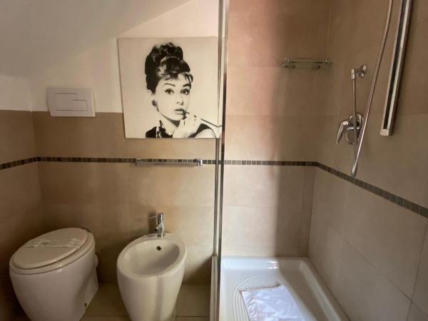 B&B Mini Hotel Incity-close train station and port- : photo 6 de la chambre chambre triple avec terrasse