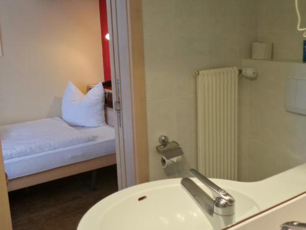 Hotel Europa : photo 3 de la chambre petite chambre simple