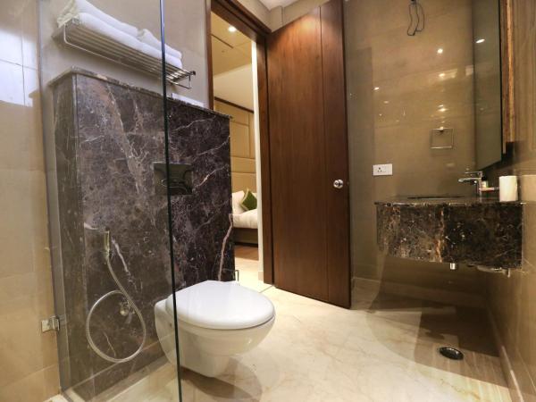 Maple Grand : photo 3 de la chambre day use room from 9am to 6pm only with railway station transfers