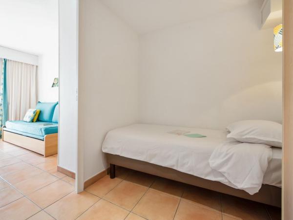 Résidence Pierre & Vacances Les Rivages Du Parc : photo 3 de la chambre studio avec coin couchage dans alcôve et balcon (4 personnes)