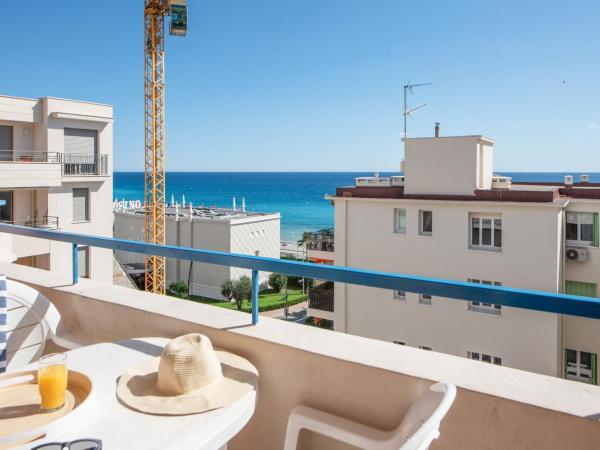 Résidence Pierre & Vacances Les Rivages Du Parc : photo 1 de la chambre studio avec coin couchage dans alcôve et balcon (4 personnes)