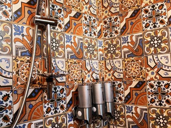 Ma Guesthouse Chiang Mai : photo 9 de la chambre chambre triple avec salle de bains privative séparée