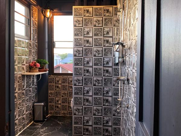 Ma Guesthouse Chiang Mai : photo 9 de la chambre chambre quadruple avec salle de bains privative