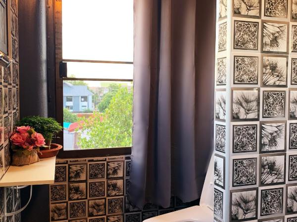 Ma Guesthouse Chiang Mai : photo 8 de la chambre chambre quadruple avec salle de bains privative