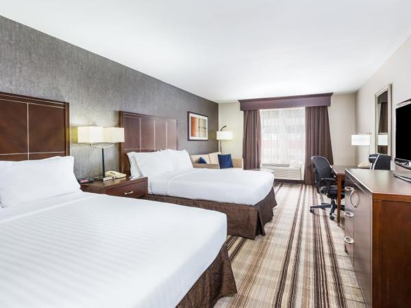 Holiday Inn Express San Diego - Sea World Area, an IHG Hotel : photo 3 de la chambre chambre avec 2 lits queen-size et canapé-lit 