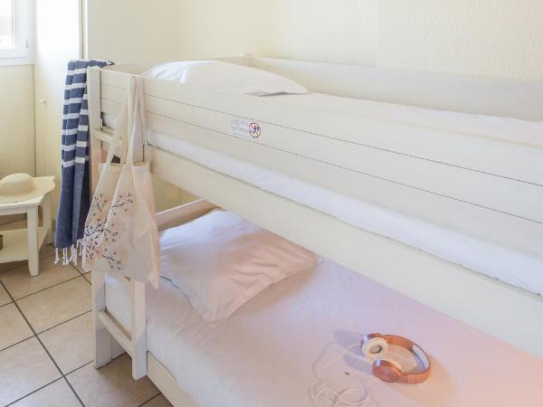 Résidence Pierre & Vacances Bleu Marine : photo 3 de la chambre appartement 2 chambres avec balcon (6 personnes)